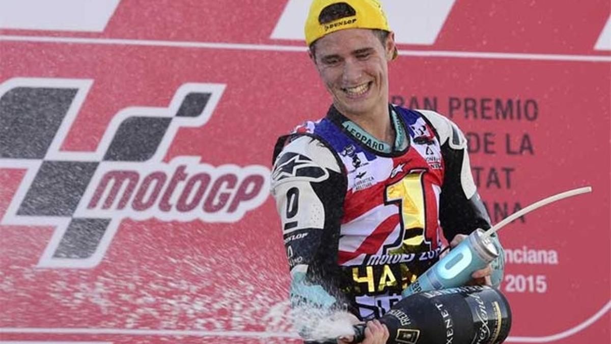 Kent, campeón del mundo de Moto3 2015