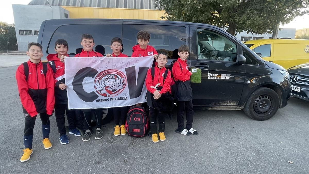 Los alevines del CV Arenas Gandia viajaron a Xàtiva  con la furgoneta del patrocinador Decorgandia