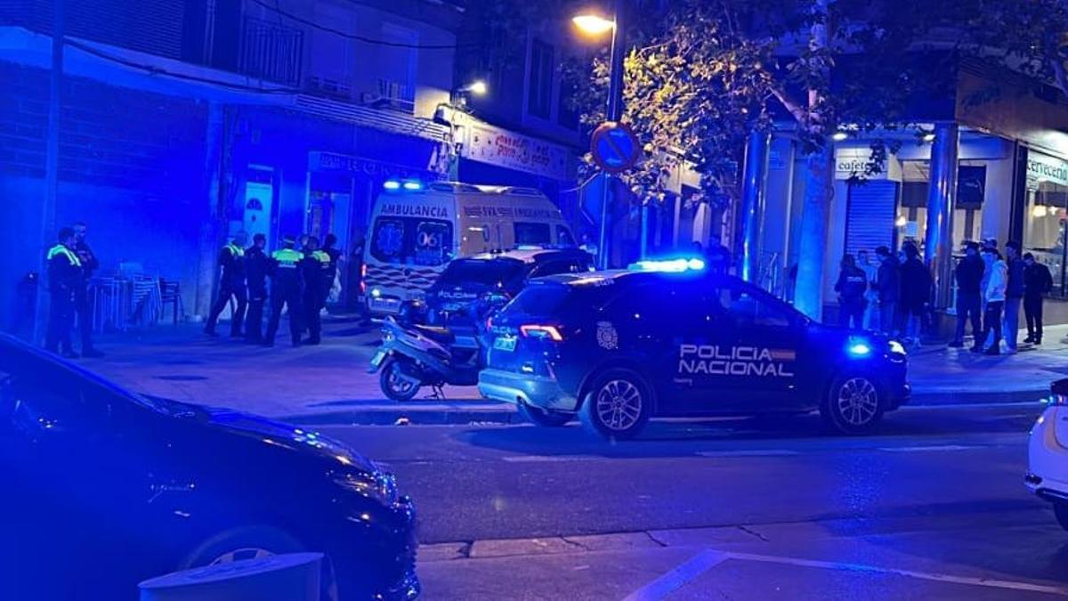 Imagen de los momentos posteriores a la agresión que tuvo lugar en la plaza de Las Canteras, el pasado viernes día 1 de mayo.