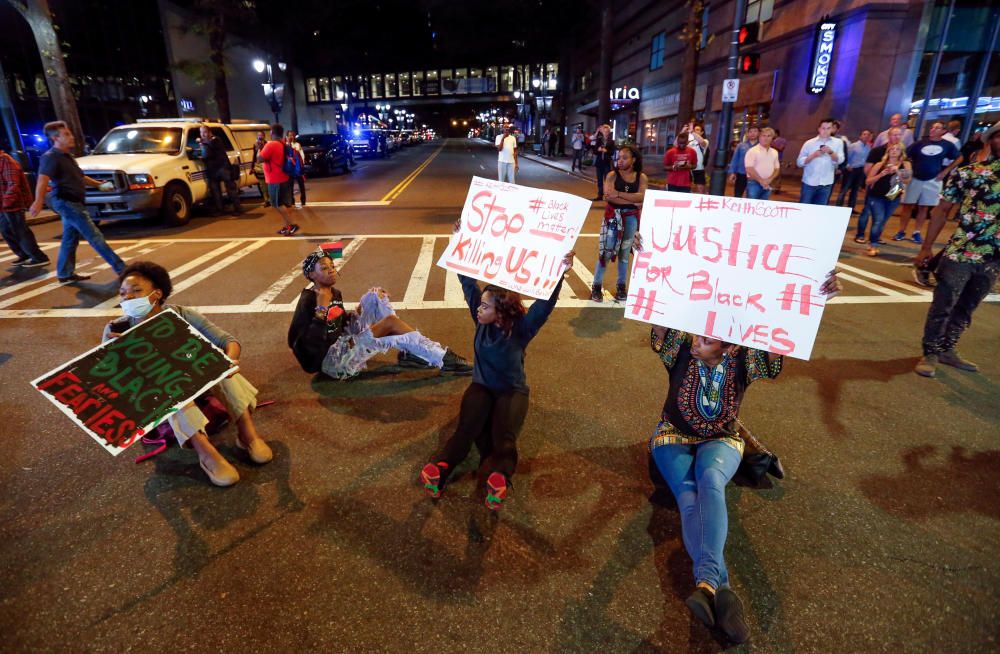 Graves disturbios en el segundo día de protestas en Charlotte