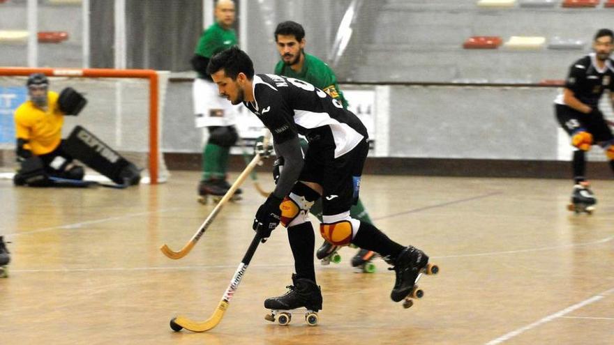 Nico Carmona, durante el partido ante el Impagos Vilanova jugado en Mieres.