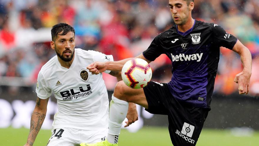 El Real Zaragoza ficha a Sabin Merino y devuelve a Yanis el último día de mercado