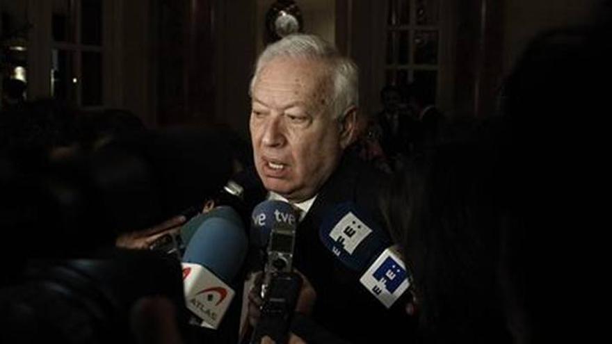 Margallo asegura que España está &quot;estudiando&quot; enviar &quot;un avión de transporte de carácter estratégico&quot;