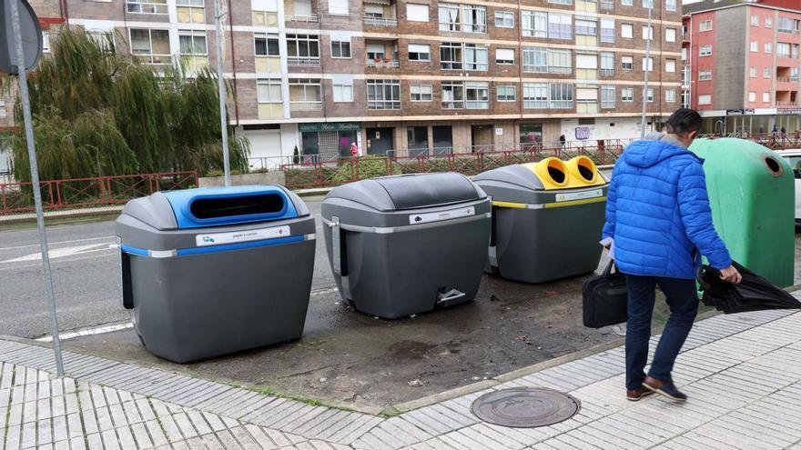 Los nuevos contenedores ya están colocados en Rodrigo de Mendoza y en los próximos días le tocará a Juan Carlos I y A Mariña.