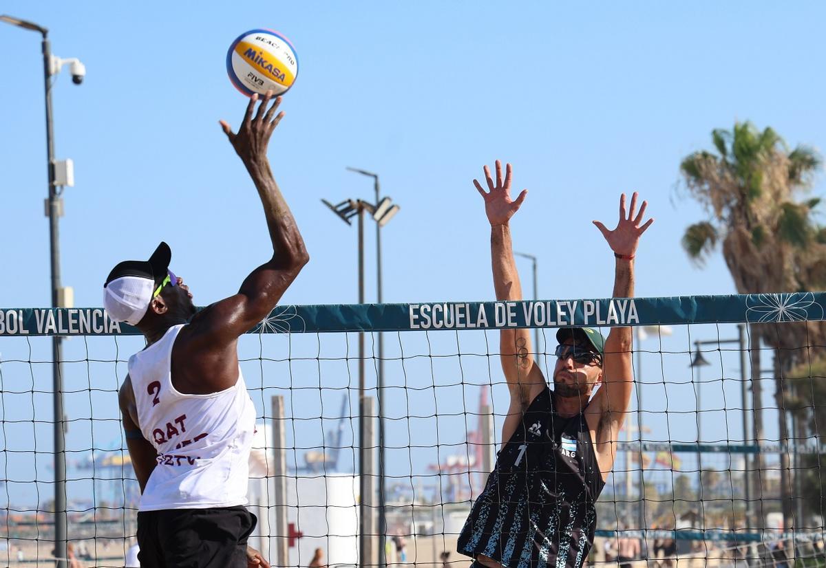 Entrenamientos internacionales en las instalaciones del BeachBol Valencia.