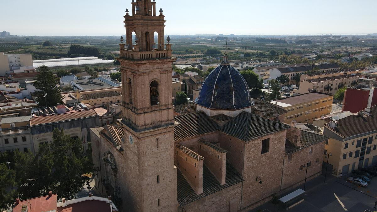Fotografía aérea de la magnífica iglesia de San Juan Apóstol y Evangelista.