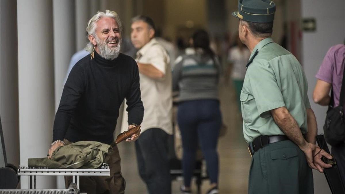 Marcos Benavent, el 'Yonki del Dinero', entra a la Ciudad de la Justicia de València para declarar