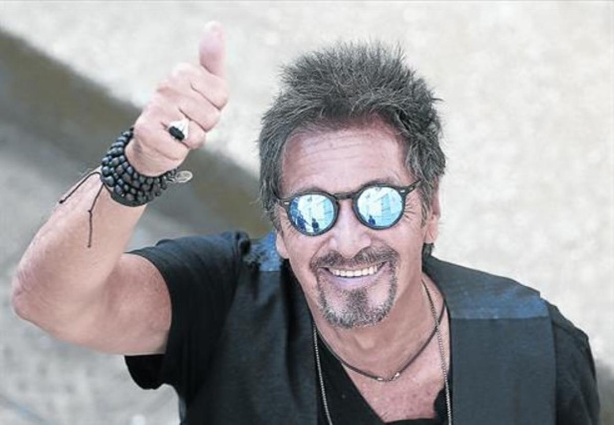 Al Pacino fa un gest d’aprovació als fotògrafs,ahir a Venècia.