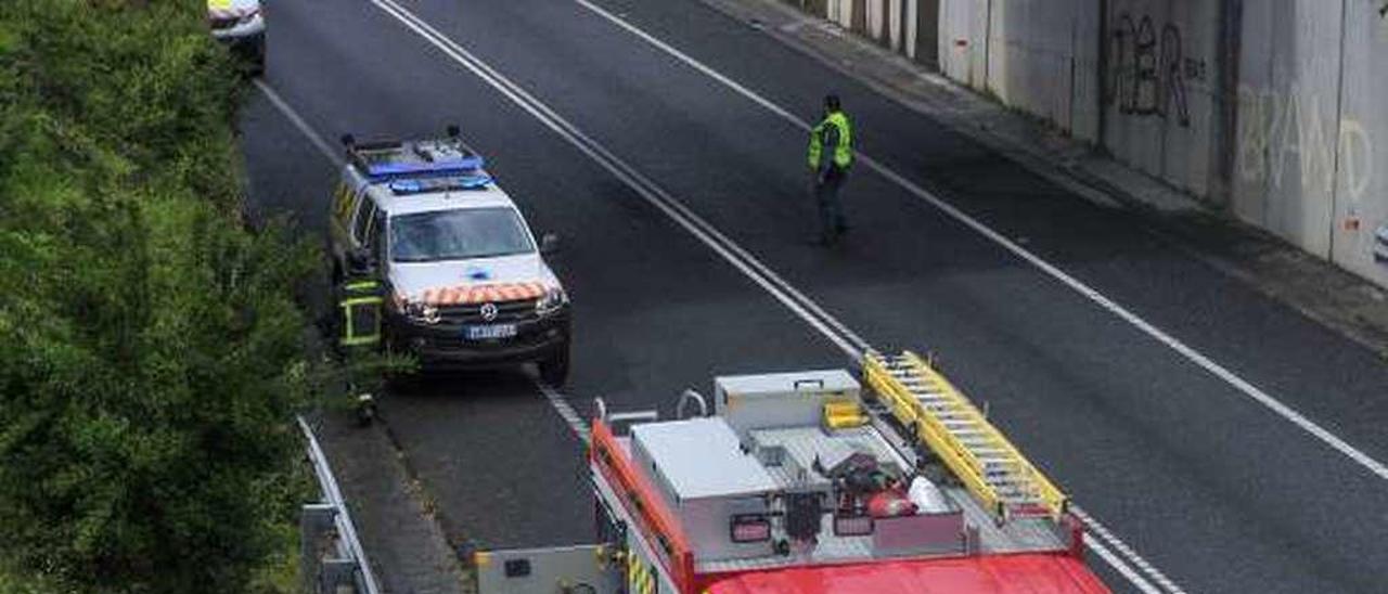 Accidente mortal en la rotonda de San Simón. // Iñaki Abella