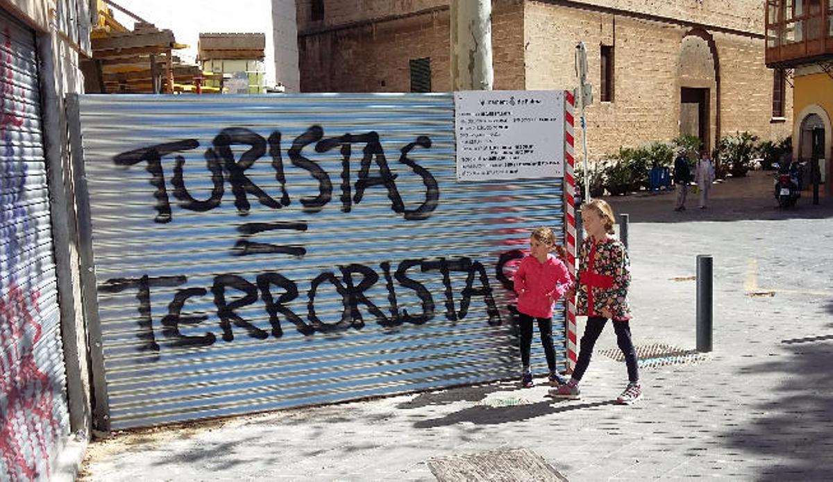 Dass Touristen schlecht sind, findet nur eine Minderheit auf den Balearen.