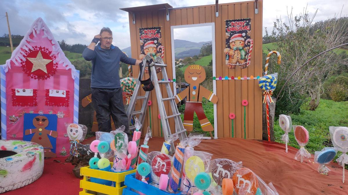 Esteban Álvarez trabajando en el montaje el pasado domingo.