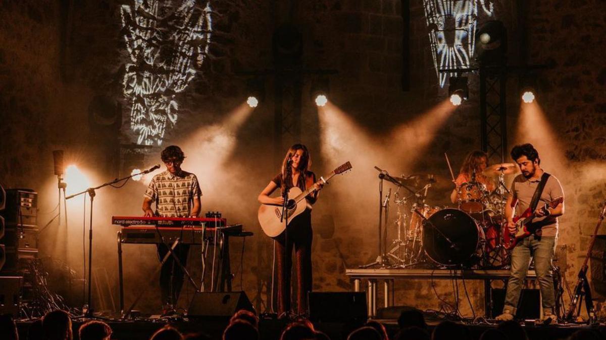 Maren despunta a Tossa de Mar | JÚLIA TERMES