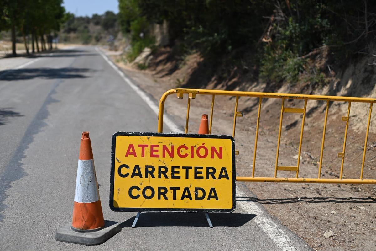 En imágenes I Los vecinos de Luesia vuelven a sus casas tras ser desalojados por el incendio de Orés
