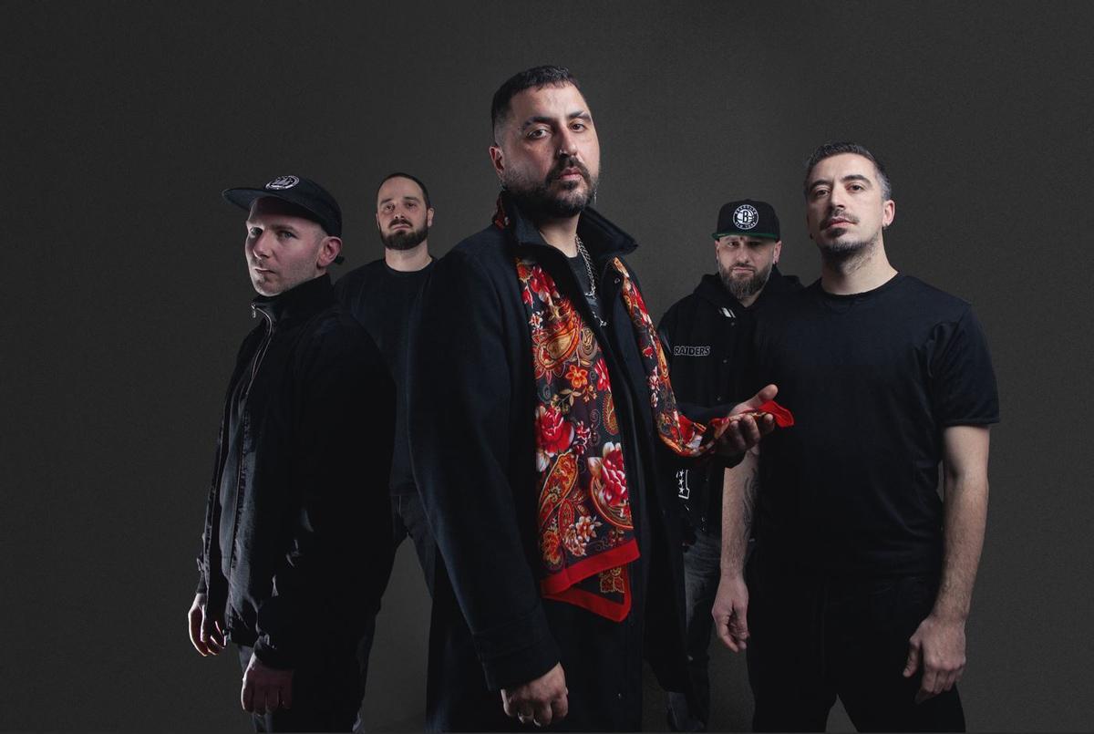 De esquerda a dereita, Dj Pol, Busto, Nervo, Malvares e Frank.