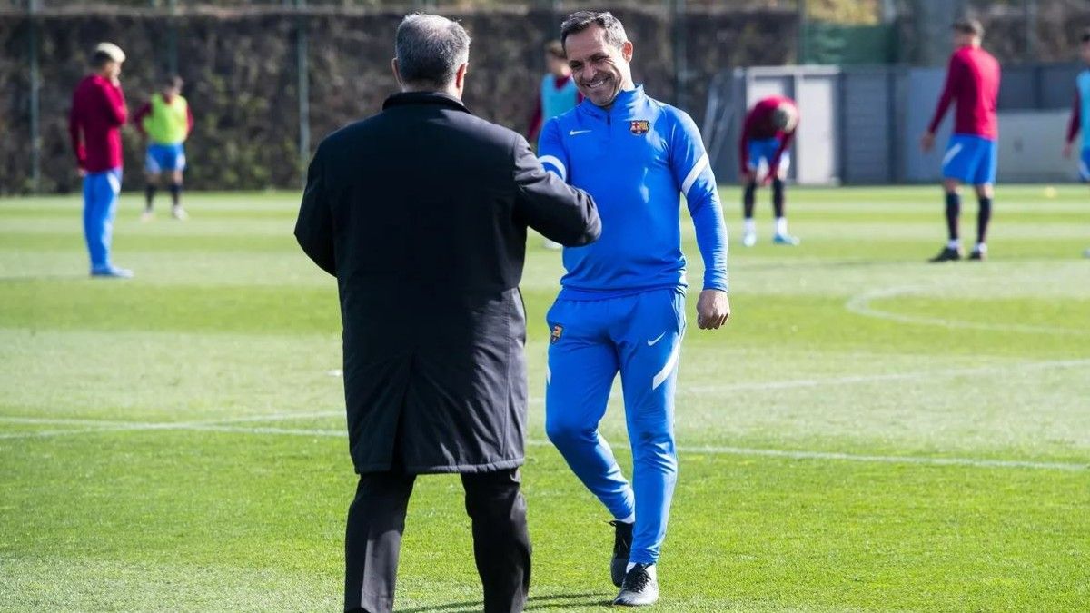 Joan Laporta ha acudido al entrenamiento del Barça B antes de recibir al Linares