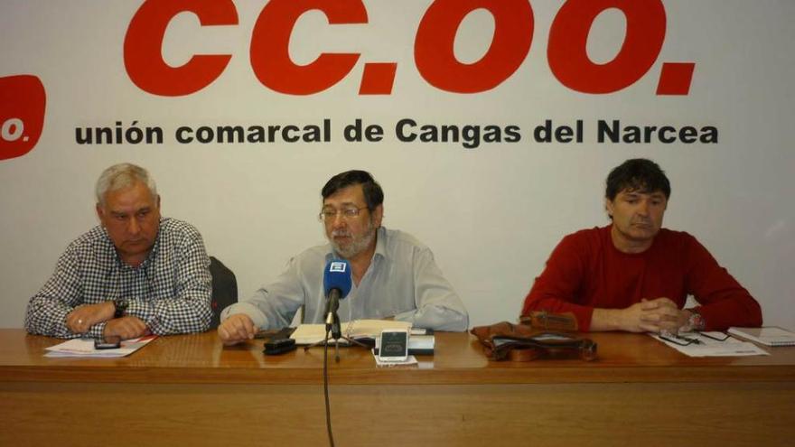 Por la izquierda, Emilio Prieto, Santiago Martínez y Marcelino Muela, durante su comparecencia.