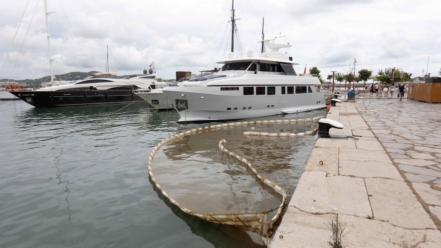 Un nuevo vertido inunda de fecales el puerto de Ibiza