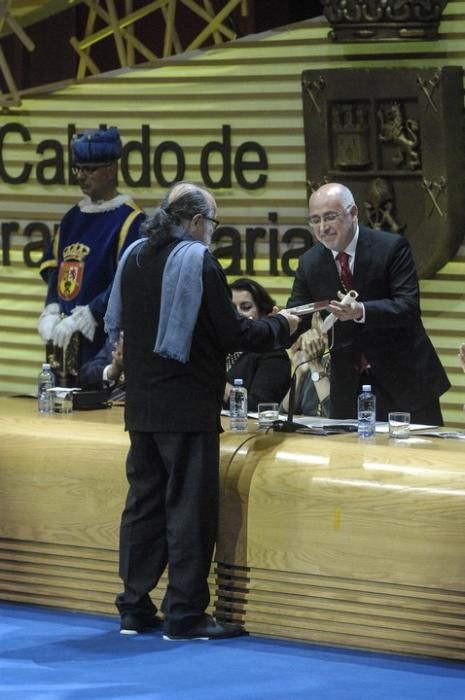 ENTREGA DE HONORES Y DISTINCIONES DEL CABILDO DE ...