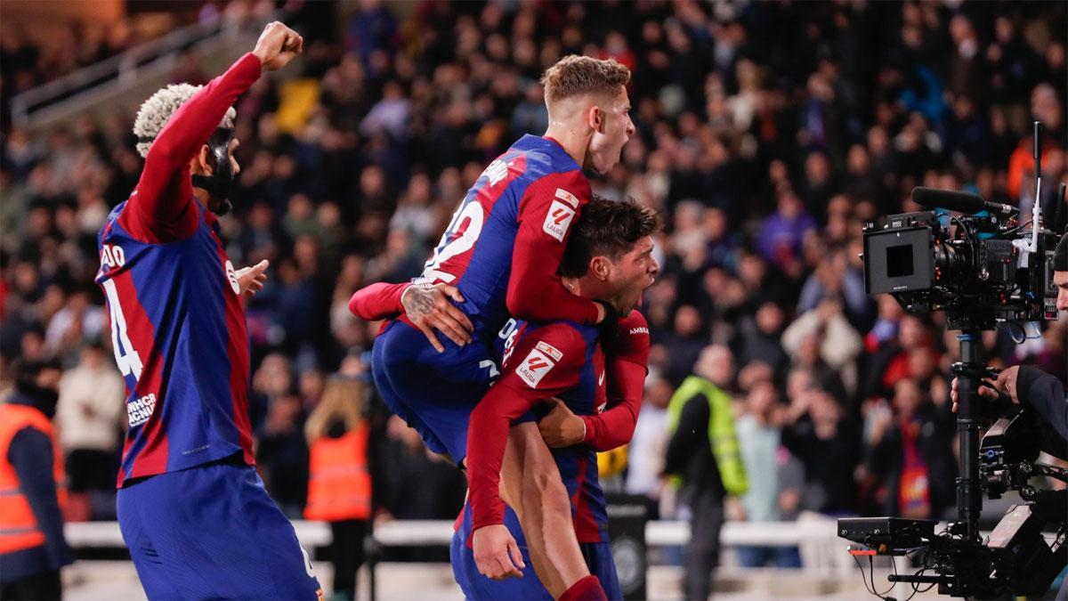 Sergi Roberto celebra el primero de sus primeros goles contra el Almería