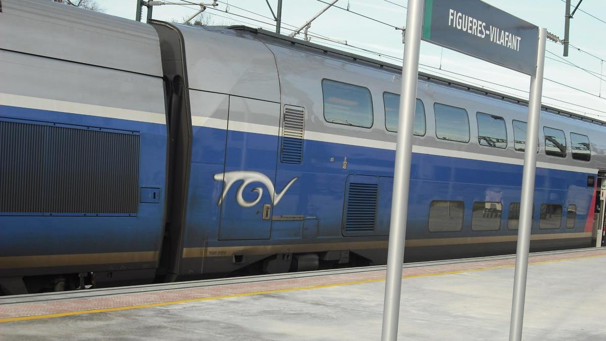 AVE TGV a l&#039;estació de Figueres-Vilafant.