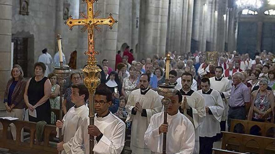 Un oficio religiosos en la catedral de Ourense. // Brais Lorenzo