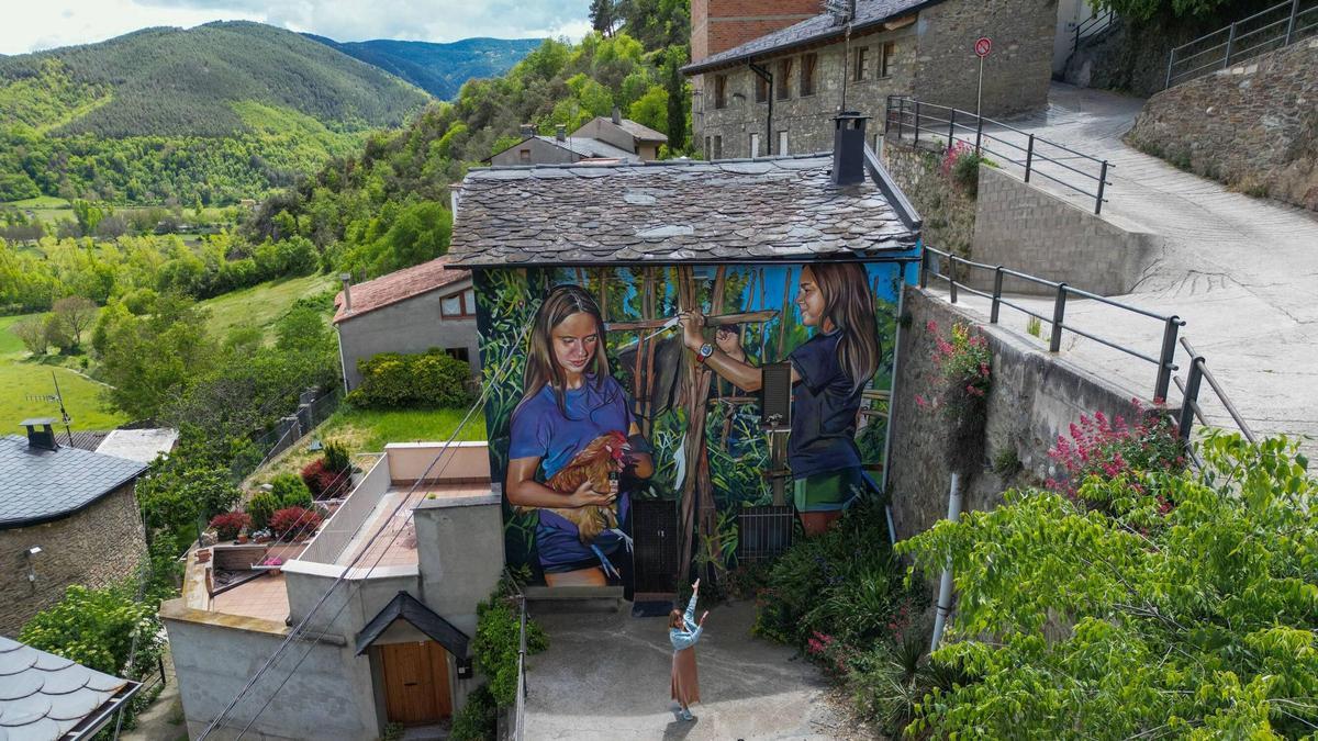 Primer capítulo de la nueva videoserie de EL PERIODICO: Recogemos lo que cuidamos, el mural de Lily Brick