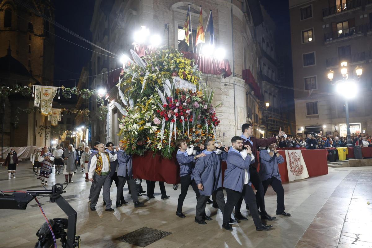 Todas las fotos de la Ofrenda del 18 de marzo por la calle San Vicente hasta la 20:30 horas