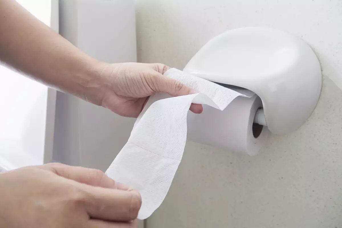 El truco del papel higiénico para acabar con los mosquitos.