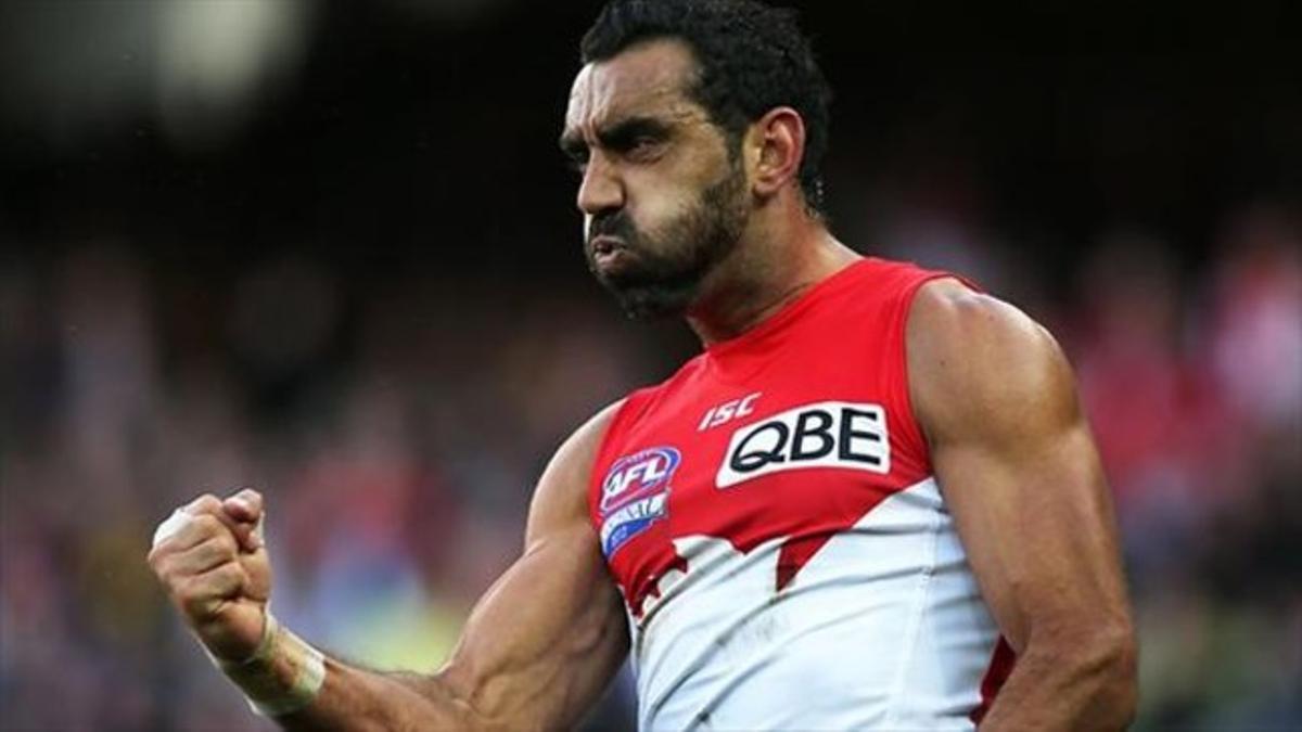 Adam Goodes, estrella aborigen de los Sidney Swans, celebra uno de sus últimos tantos con su equipo.