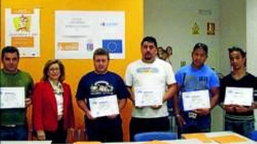 Once alumnos obtienen la tarjeta profesional de la construcción en la Fundación Secretariado Gitano