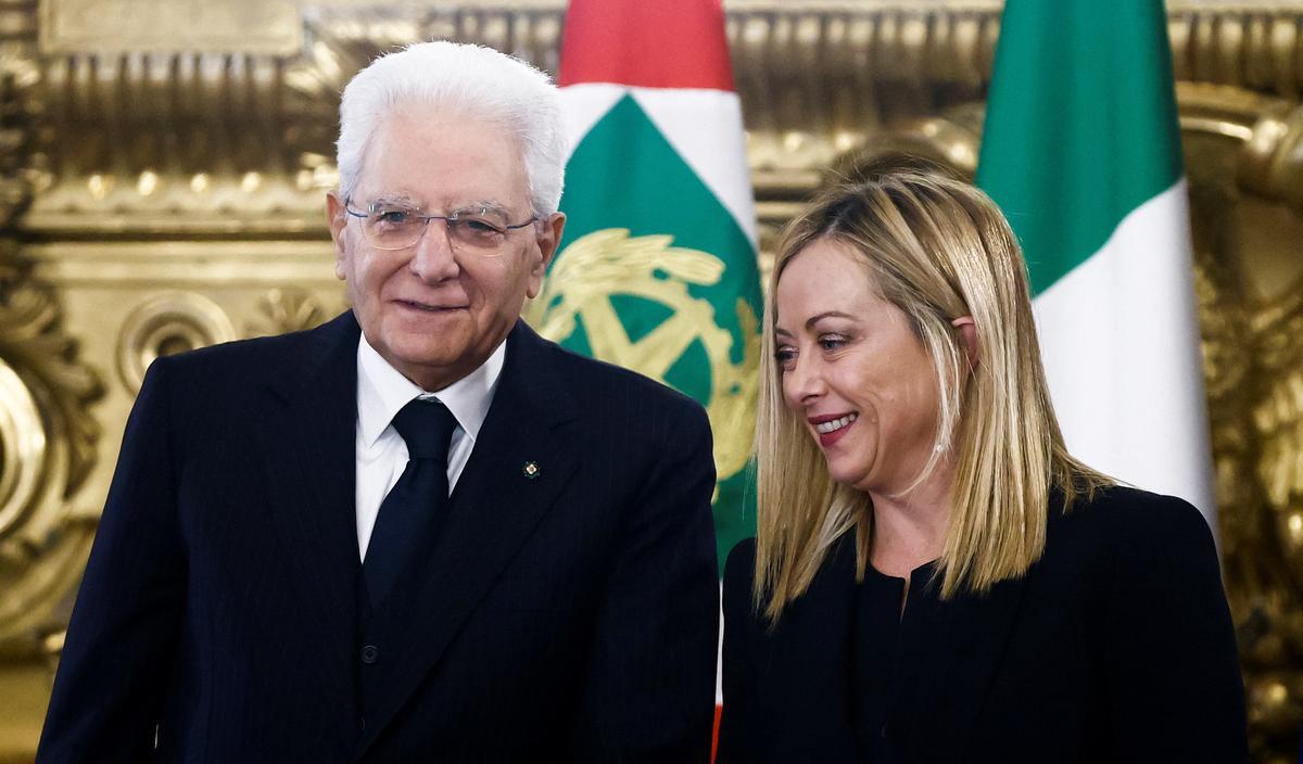 Giorgia Meloni junto al presidente italiano, Sergio Mattarella.