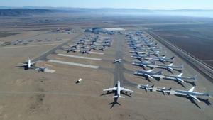 Aviones aparcados en el Aeropuerto de Teruel.