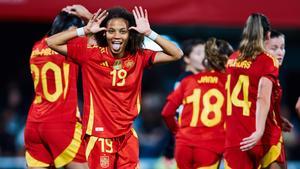 Vicky López anotó un doblete ante Corea del Sur para estrenarse como goleadora en la absoluta