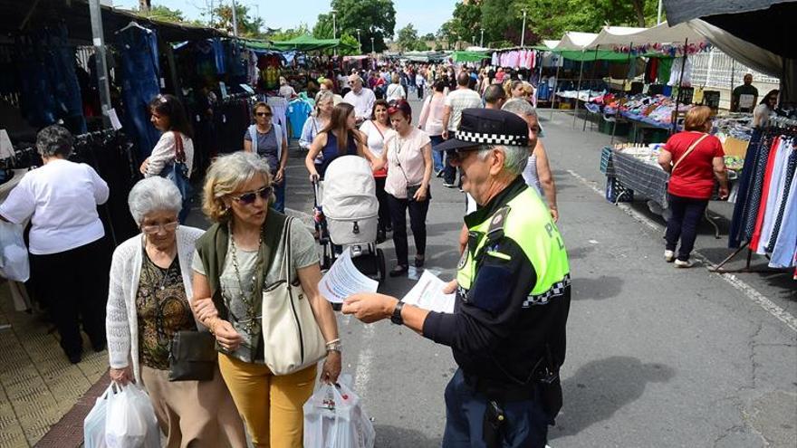 La actuación de la policía local reduce los robos en el mercadillo