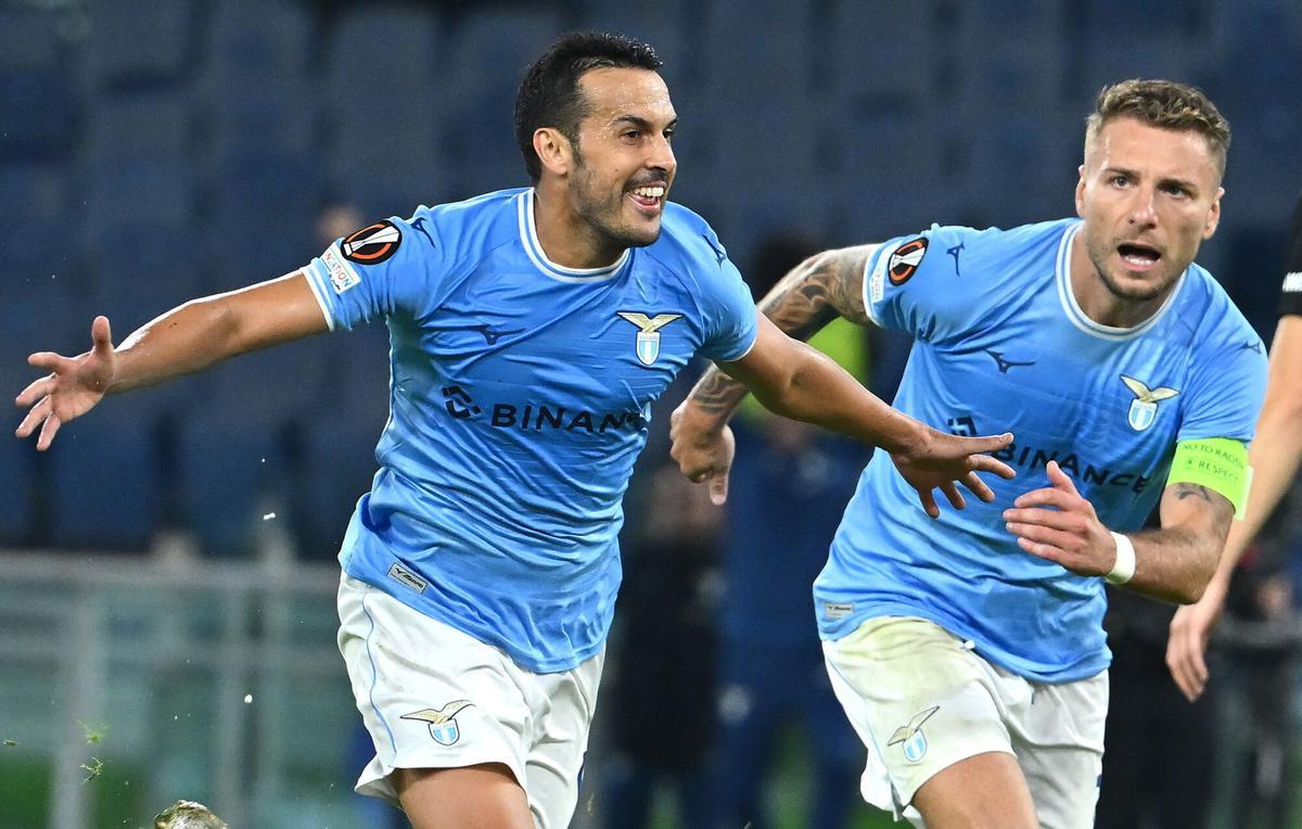 Pedri celebra un gol con el Nápoles