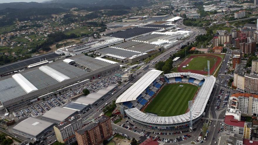 Vista aérea de la factoría de PSA en Balaídos, uno de los proyectos clave para el desarrollo urbanístico y empresarial de Vigo // Marta G.Brea