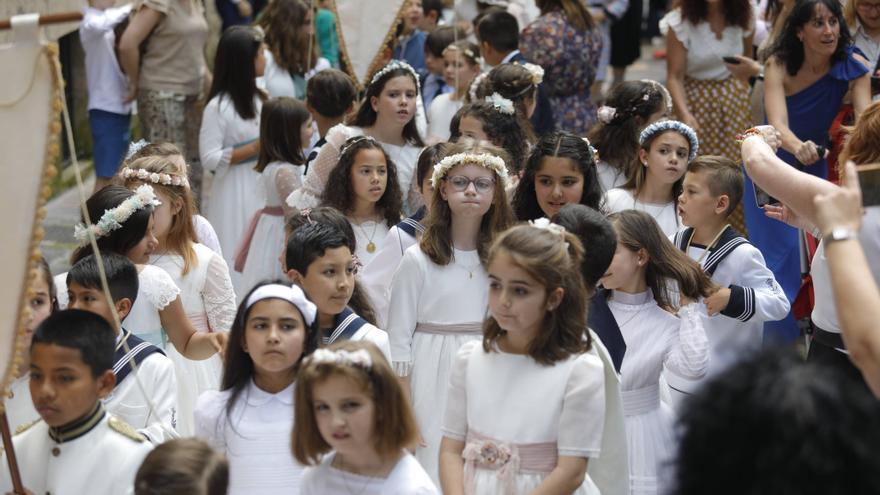 El Corpus, festivo y multitudinario, pinta de mil colores la vieja Villa