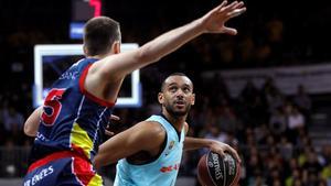 Hanga (de frente) y Jelinek, en el último partido de Liga entre Barça y Andorra.