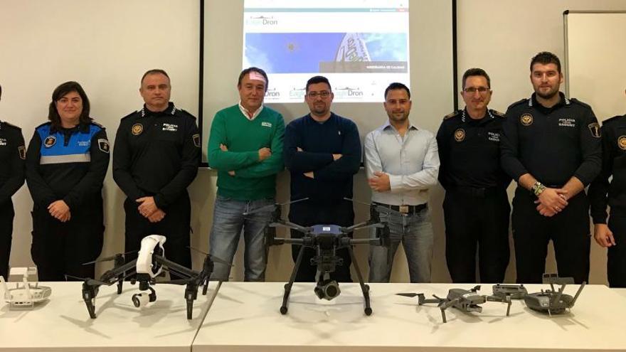 Integrantes del curso de pilotaje de drones