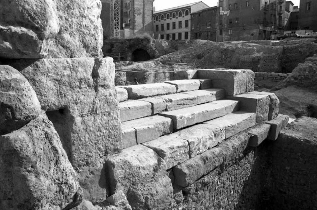 Estructura del puerto fluvial del siglo I en el entorno de la plaza de San Bruno de Zaragoza, en una imagen de 1989.