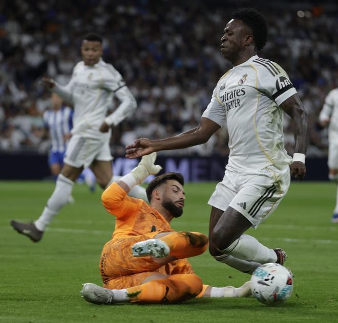 Mbappé somriu, Vinícius demana perdó i el Bernabéu els assenyala