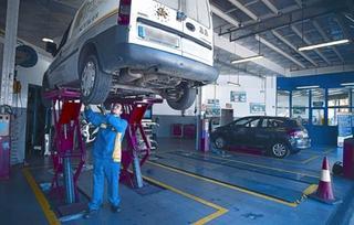 La falta de cuidado y la vejez de los coches preocupan a Trànsit