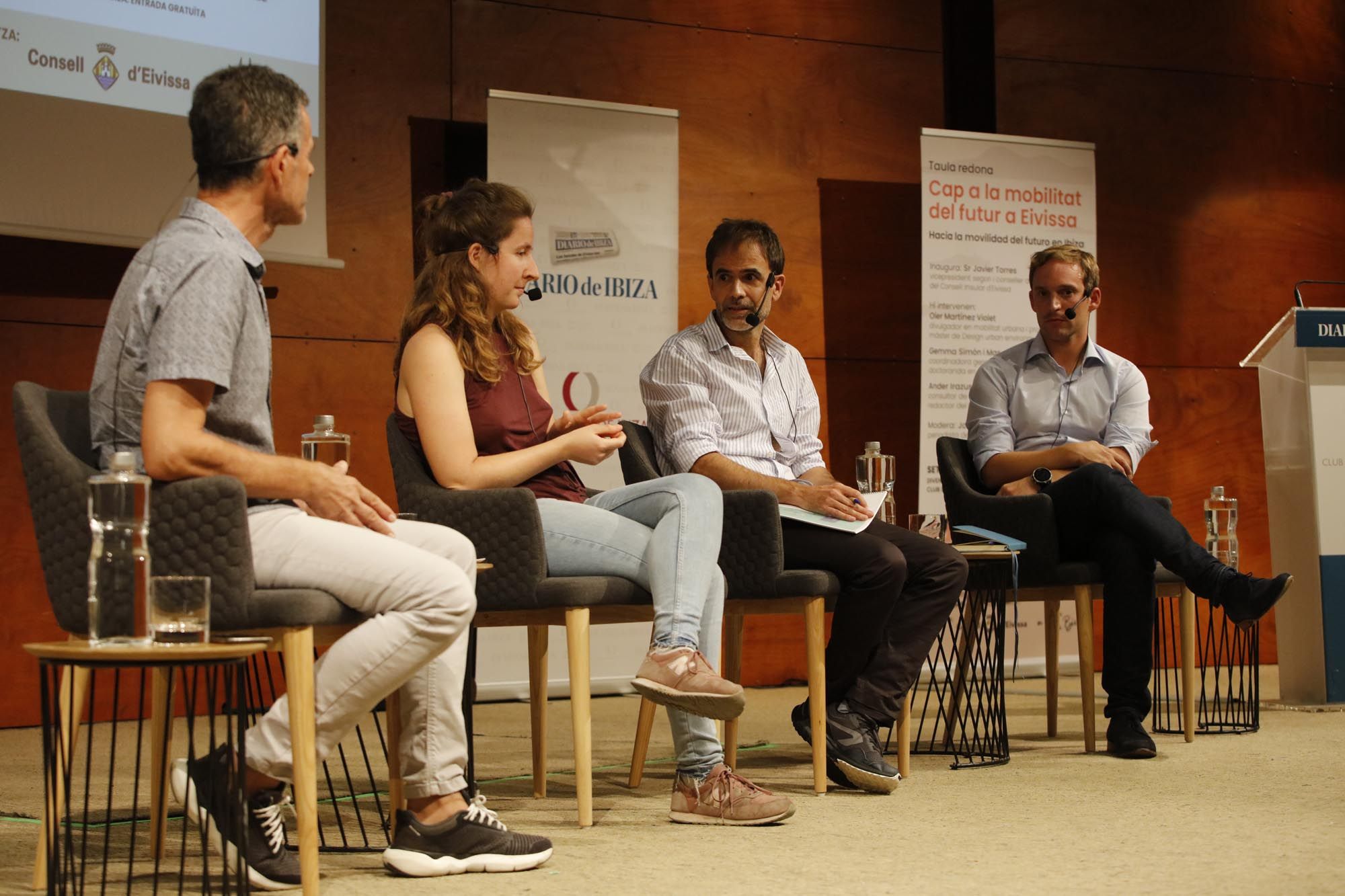 Imágenes de la mesa redonda ‘Hacia la movilidad del futuro en Ibiza’.