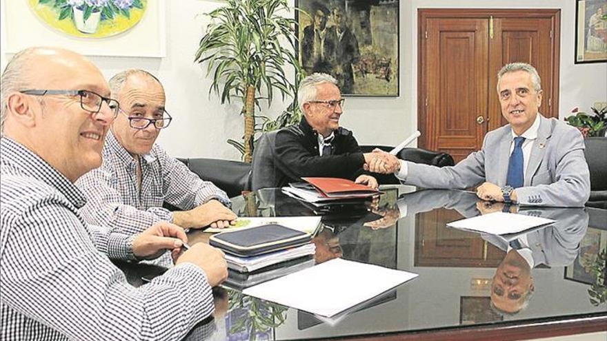 El Ayuntamiento renueva el convenio con la DO del Aceite