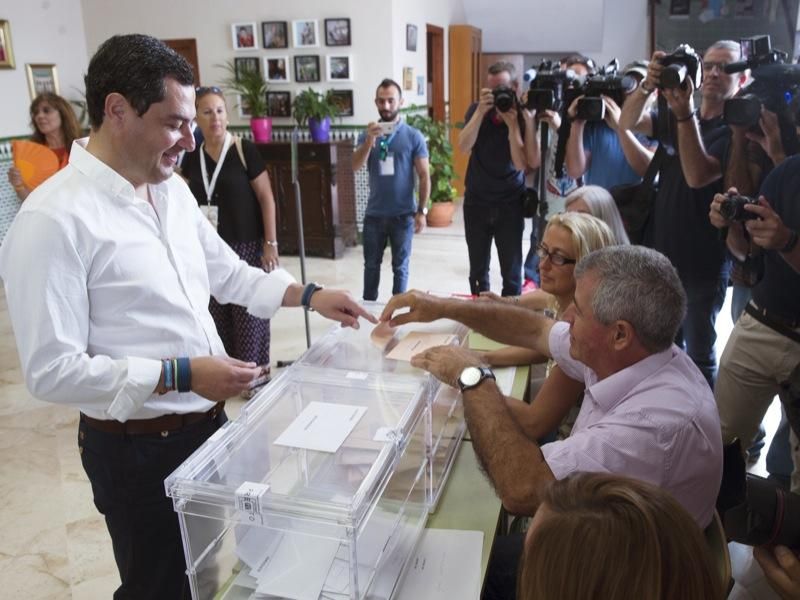 26J | Los políticos malagueños acuden a votar