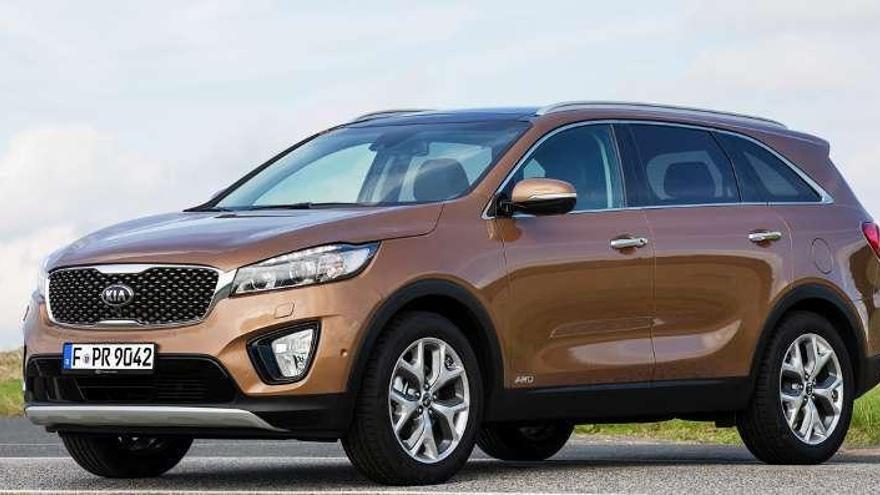 De arriba abajo: Skoda Fabia, Land Rover Discovery y Kia Sorento.