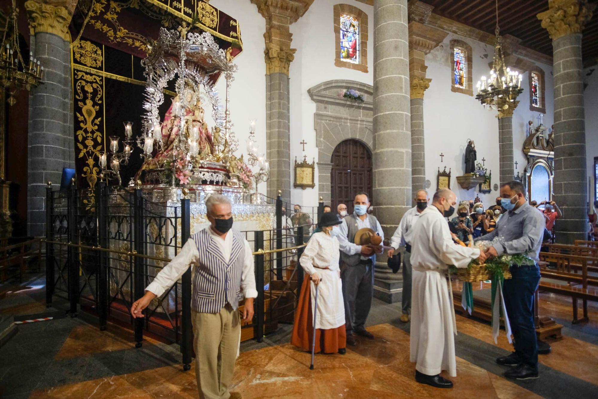 Ofrenda simbólica de los ayuntamientos de Gran Canaria a la Virgen del Pino (07/09/2021)