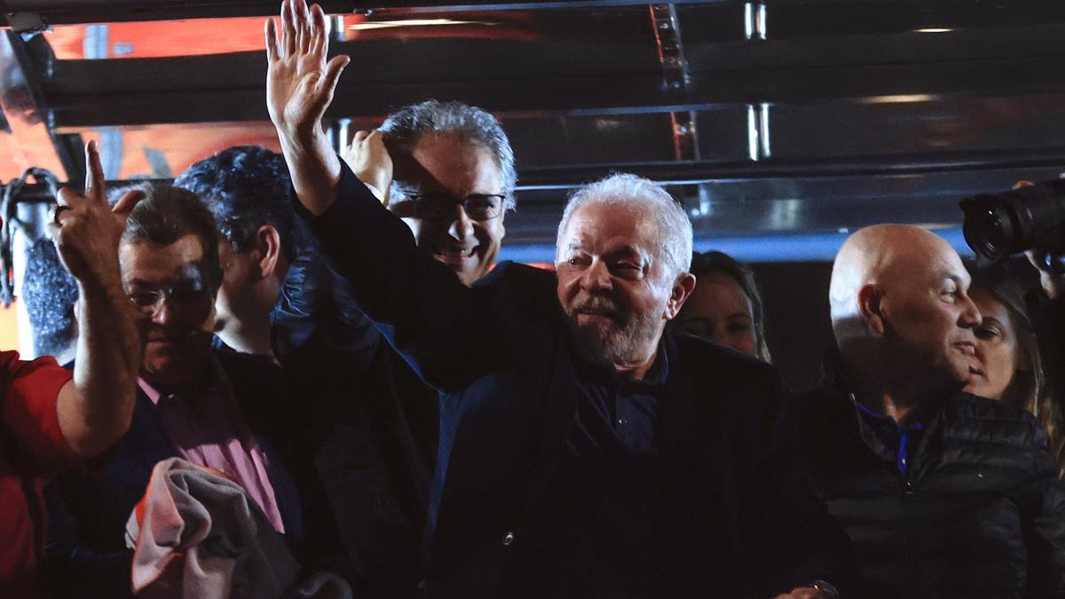 Lula gana por la mínima a Bolsonaro