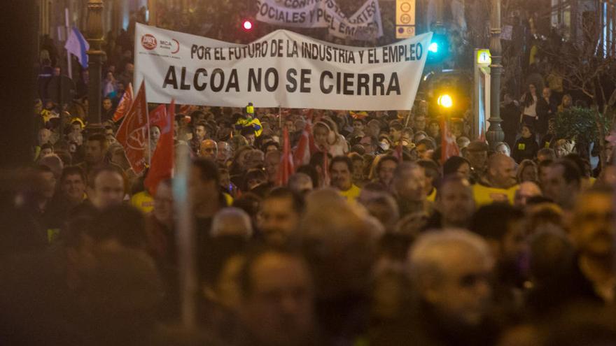 Asistentes a la manifestación contra el cierre de Alcoa, en 2014