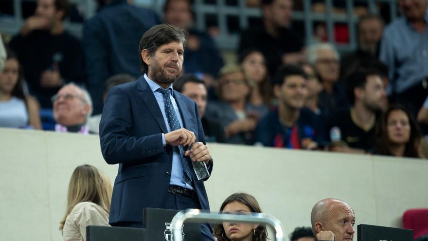 Mateu Alemany, director de fútbol del Barça, en el palco del Camp Nou durante el duelo con el Inter.